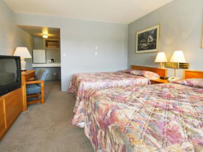 Super 8 By Wyndham Quesnel Bc Hotel Exterior photo